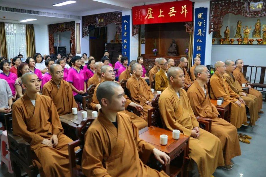 被困在殿堂的学生