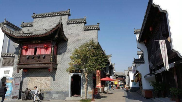 温州一小区1名保安被炸伤，警方通报：嫌疑人与住户有纠纷，用鞭炮制作的简易装置炸伤了保安员